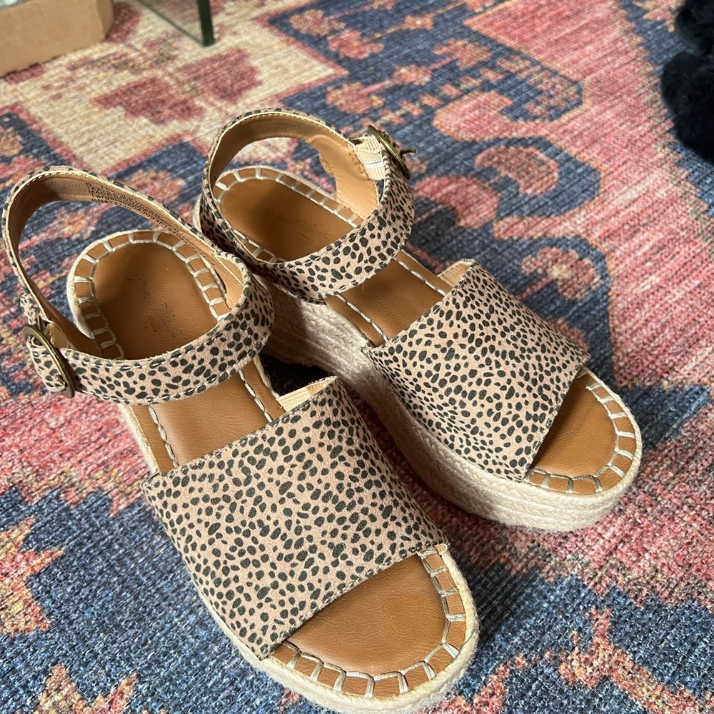 Universal Thread Leopard Platform Sandals - Picture 2 of 6